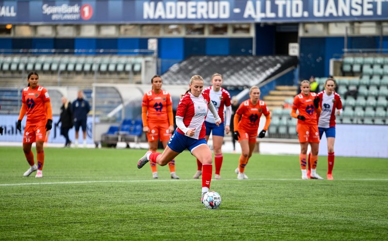 Agnes Castberg Stølan satte straffesparket og sørget for 2-0. Foto: Andreas Kristoffer Berge / Sportskollektivet