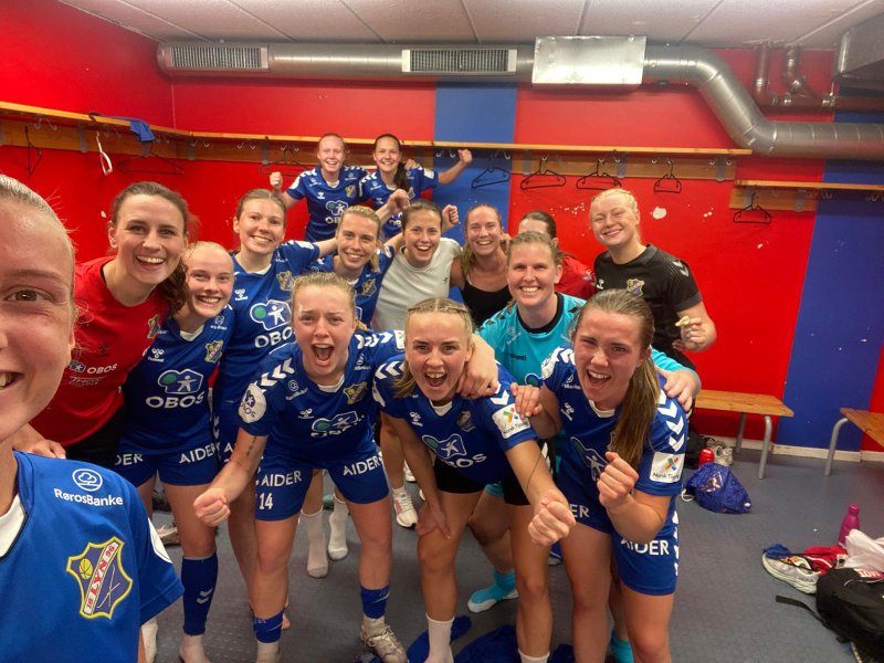 Så glade blir man etter seier over lillesøster. Foto: Lyn Damer