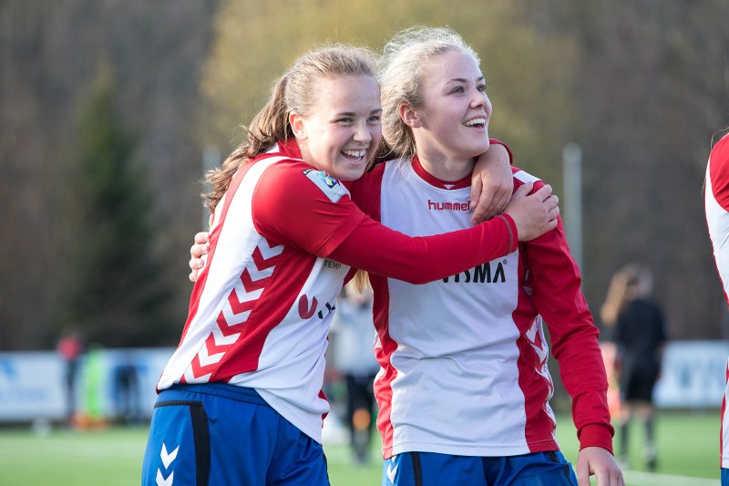 Jenny Røsholm Olsen og Joanna Aalstad Bækkelund i 2016. Foto: BillyBonkers
