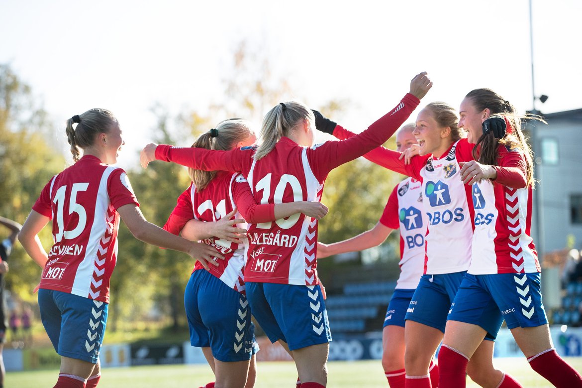 Runa Lillegård feirer scoring i 2019. Foto: BillyBonkers