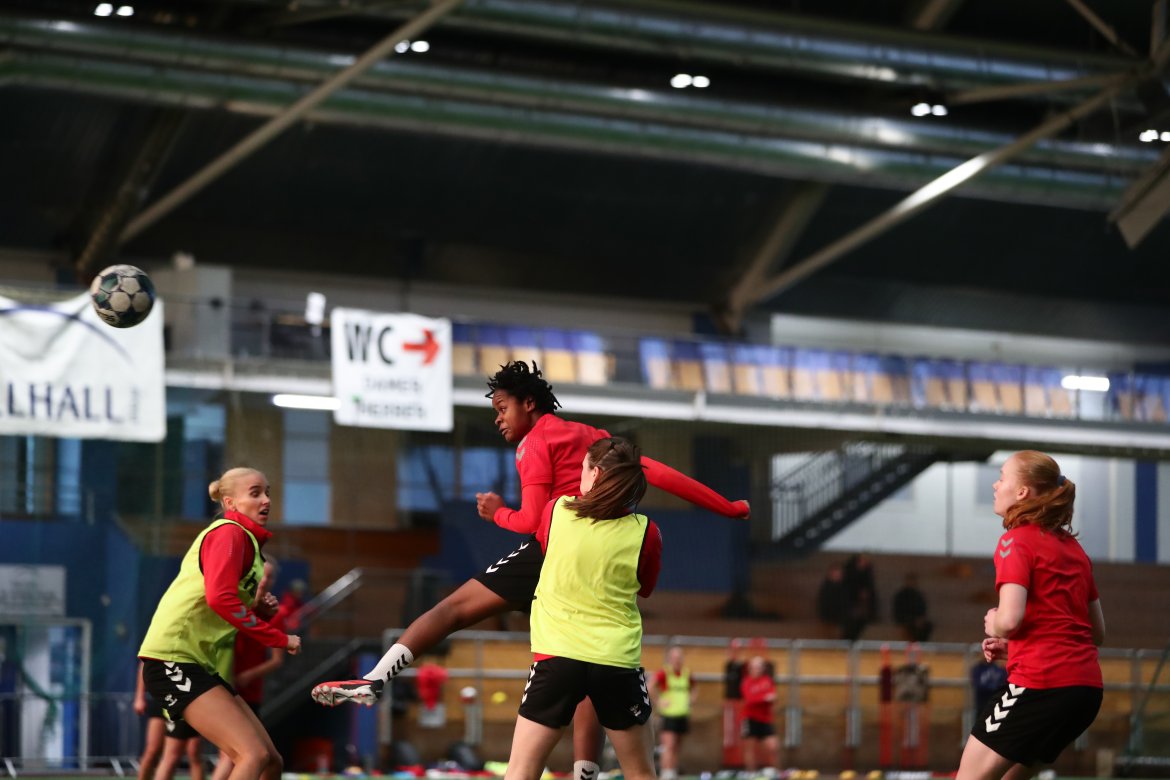 Joshualyn Reeves svever høyt inn i nytt år. Foto: Nicholas Noreng