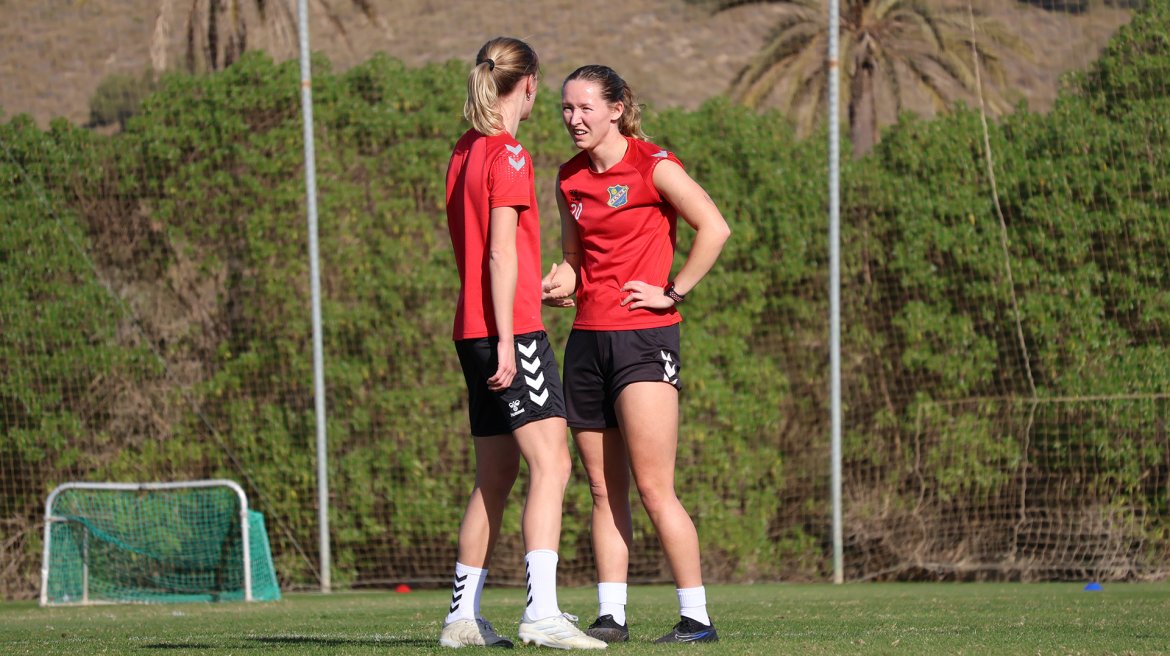 Kristin Holmen og Miriam Vilnes Mjåseth. Foto: Thomas Nordeng / Lyn Damer