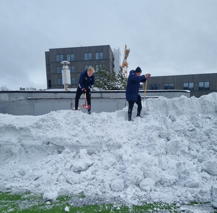 Alle har stått på for å få til kamp i kveld. Foto: Lyn Damer