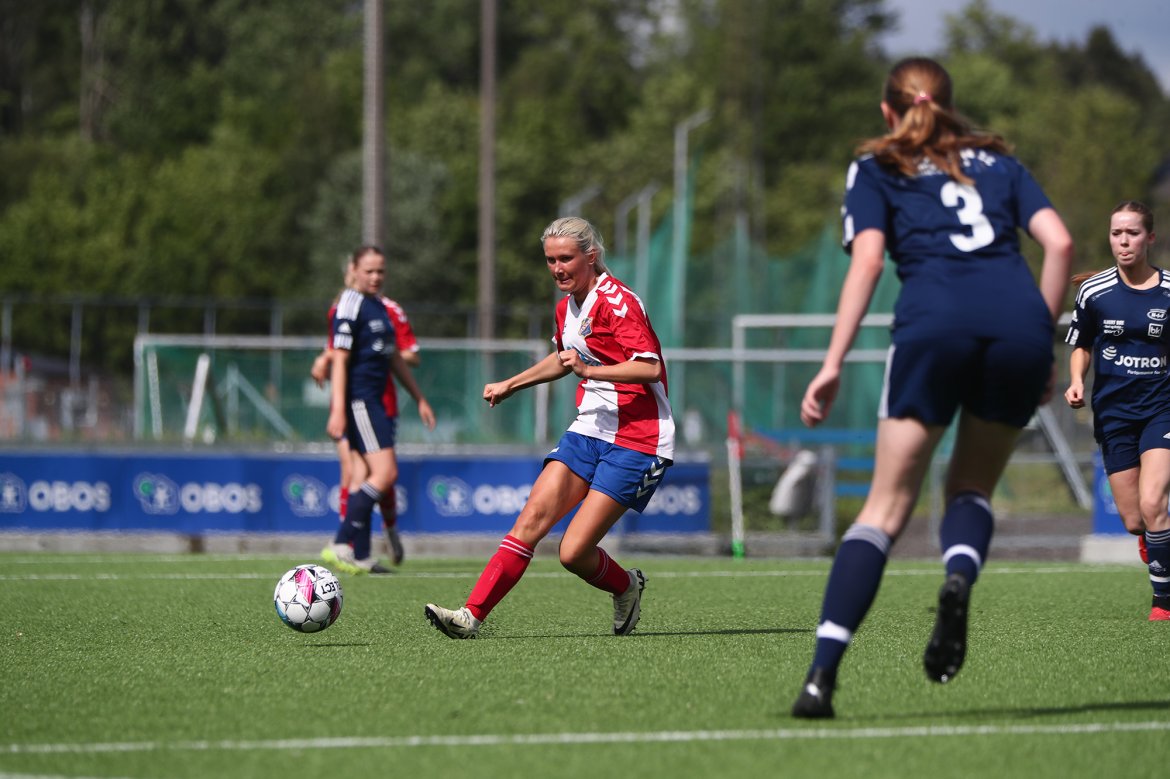 Iselin Brualøkken. Foto: Nicholas Noreng / Lyn Damer