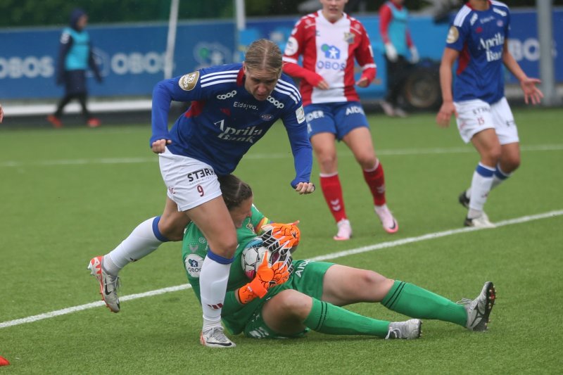 Kirvil Odden Sundsfjord lot ingenting passere og stod en enorm kamp. Foto: Petter Alexandersen